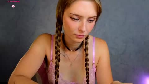 Snapshot of lovelly_molly chatting on August 3, 9:04 am Molly online show from August 3, 9:04 am
