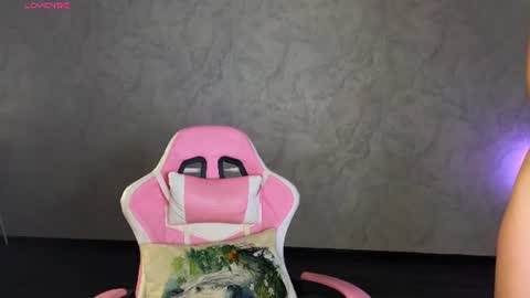 Snapshot of lovelly_molly chatting on August 4, 6:10 pm Molly online show from August 4, 6:10 pm