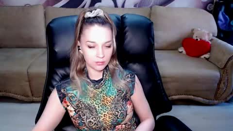 private open online show from May 18, 11:38 am