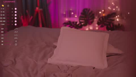 Snapshot of lovellynelly chatting on December 18, 8:47 pm Nelly online show from December 18, 8:47 pm