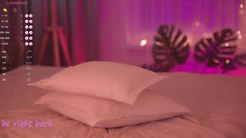 Snapshot of lovellynelly chatting on January 7, 6:35 pm Nelly online show from January 7, 6:35 pm