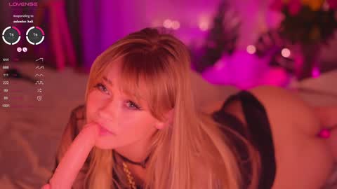 Snapshot of lovellynelly chatting on February 12, 4:55 pm Nelly online show from February 12, 4:55 pm