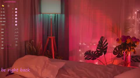 Snapshot of lovellynelly chatting on February 17, 6:04 pm Nelly online show from February 17, 6:04 pm