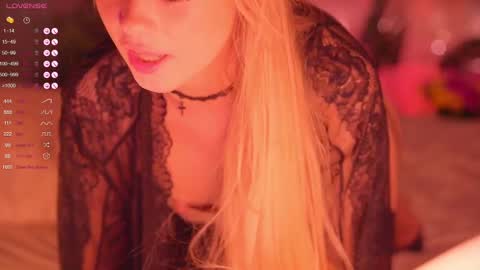 Snapshot of lovellynelly chatting on February 18, 4:59 pm Nelly online show from February 18, 4:59 pm