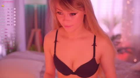 Snapshot of lovellynelly chatting on March 10, 2:26 pm Nelly online show from March 10, 2:26 pm