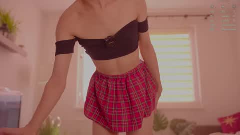 Snapshot of lovellynelly chatting on October 13, 12:27 pm Nelly online show from October 13, 12:27 pm