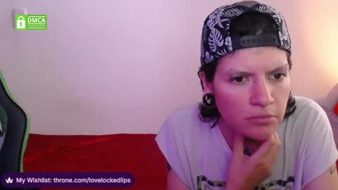 Snapshot of lovelockedlips chatting on April 10, 8:35 pm Alex Violet online show from April 10, 8:35 pm