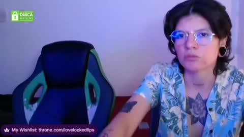 Snapshot of lovelockedlips chatting on April 15, 5:36 am Alex Violet online show from April 15, 5:36 am