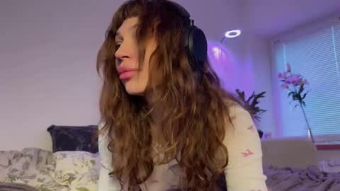 Elsa online show from December 3, 10:57 am