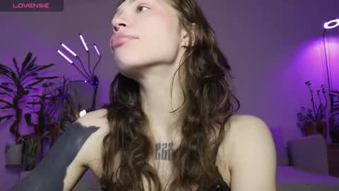 Snapshot of lovelorn_ chatting on January 12, 5:34 am Elsa online show from January 12, 5:34 am