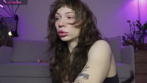 Snapshot of lovelorn_ chatting on January 17, 5:23 am Elsa online show from January 17, 5:23 am