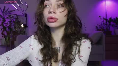 Snapshot of lovelorn_ chatting on January 19, 5:11 am Elsa online show from January 19, 5:11 am