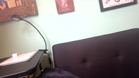 Snapshot of lovelove9915 chatting on April 21, 8:09 am lovelove9915 online show from April 21, 8:09 am