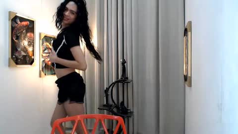 Snapshot of lovely_alwina chatting on May 13, 8:01 am alwina online show from May 13, 8:01 am