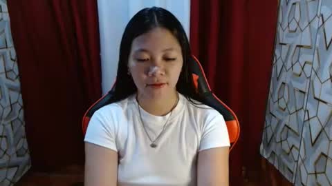 Snapshot of lovely_angel19 chatting on November 23, 2:22 am Angel online show from November 23, 2:22 am