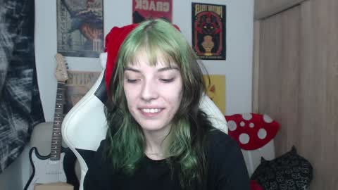 Snapshot of lovely_cass chatting on December 28, 8:25 pm Cassie online show from December 28, 8:25 pm