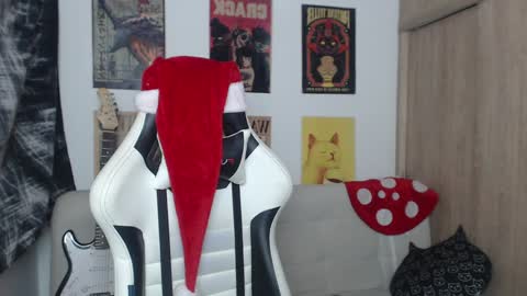 Snapshot of lovely_cass chatting on December 31, 5:11 am Cassie online show from December 31, 5:11 am