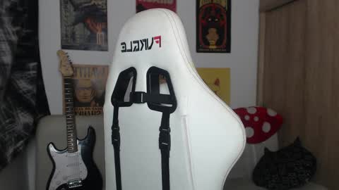 Snapshot of lovely_cass chatting on January 2, 9:50 pm Cassie online show from January 2, 9:50 pm