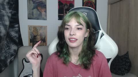 Snapshot of lovely_cass chatting on January 4, 12:48 am Cassie online show from January 4, 12:48 am