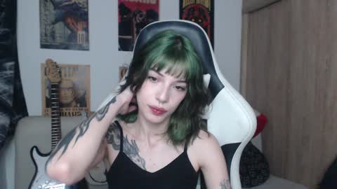 Snapshot of lovely_cass chatting on January 5, 12:42 am Cassie online show from January 5, 12:42 am