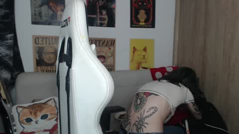 Snapshot of lovely_cass chatting on January 6, 5:41 am Cassie online show from January 6, 5:41 am