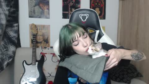 Snapshot of lovely_cass chatting on January 9, 2:22 am Cassie online show from January 9, 2:22 am