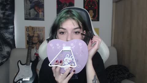 Snapshot of lovely_cass chatting on January 10, 8:37 pm Cassie online show from January 10, 8:37 pm