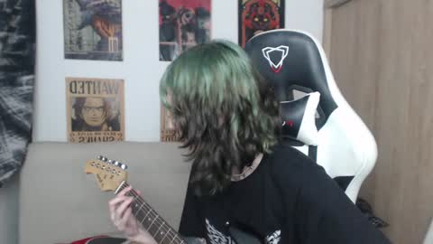 Snapshot of lovely_cass chatting on January 12, 1:32 am Cassie online show from January 12, 1:32 am