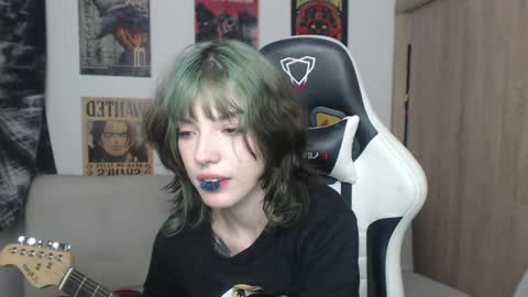 Snapshot of lovely_cass chatting on January 19, 11:43 pm Cassie online show from January 19, 11:43 pm