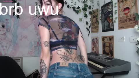 Snapshot of lovely_cass chatting on January 20, 2:53 am Cassie online show from January 20, 2:53 am