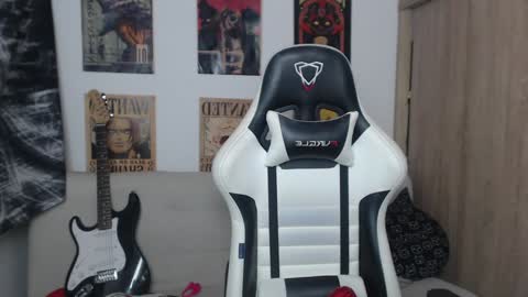 Snapshot of lovely_cass chatting on January 22, 11:53 pm Cassie online show from January 22, 11:53 pm