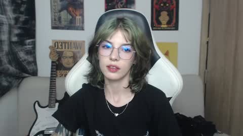 Snapshot of lovely_cass chatting on January 29, 4:15 am Cassie online show from January 29, 4:15 am