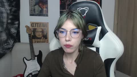 Snapshot of lovely_cass chatting on January 30, 1:22 am Cassie online show from January 30, 1:22 am