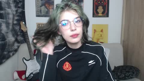 Snapshot of lovely_cass chatting on February 8, 9:46 am Cassie online show from February 8, 9:46 am