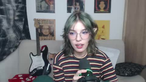 Snapshot of lovely_cass chatting on February 10, 1:24 am Cassie online show from February 10, 1:24 am