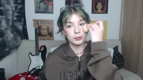 Snapshot of lovely_cass chatting on February 11, 11:01 pm Cassie online show from February 11, 11:01 pm