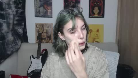 Snapshot of lovely_cass chatting on February 13, 1:50 am Cassie online show from February 13, 1:50 am