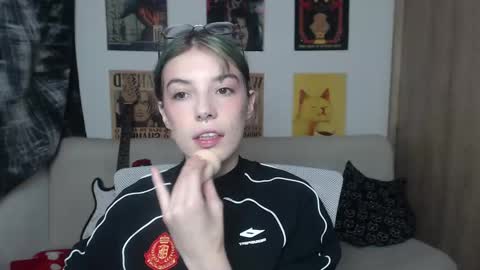 Snapshot of lovely_cass chatting on February 14, 12:19 am Cassie online show from February 14, 12:19 am