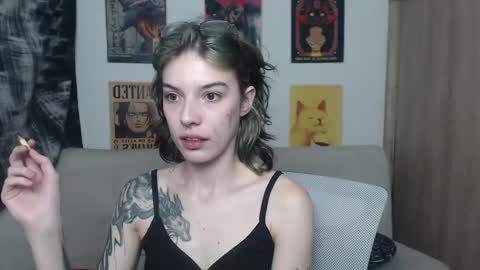 Snapshot of lovely_cass chatting on February 17, 1:15 am Cassie online show from February 17, 1:15 am