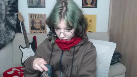 Snapshot of lovely_cass chatting on February 17, 7:37 am Cassie online show from February 17, 7:37 am