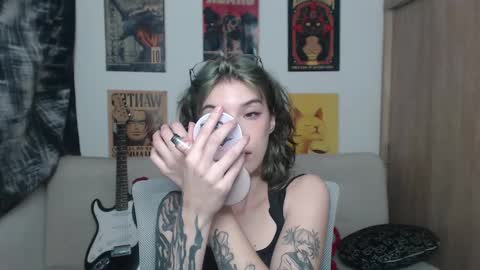 Snapshot of lovely_cass chatting on February 19, 1:29 am Cassie online show from February 19, 1:29 am