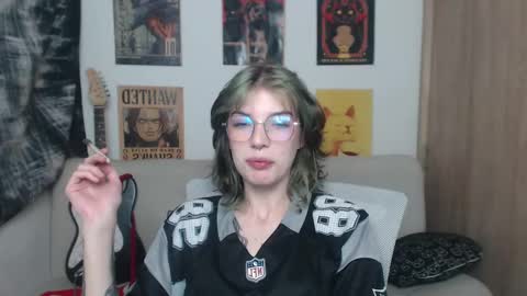 Snapshot of lovely_cass chatting on February 20, 5:44 am Cassie online show from February 20, 5:44 am