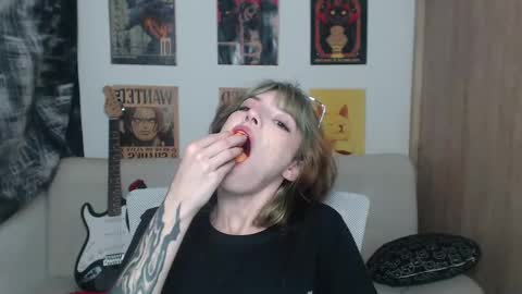 Snapshot of lovely_cass chatting on February 23, 5:56 am Cassie online show from February 23, 5:56 am