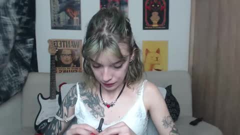 Snapshot of lovely_cass chatting on February 24, 3:33 am Cassie online show from February 24, 3:33 am