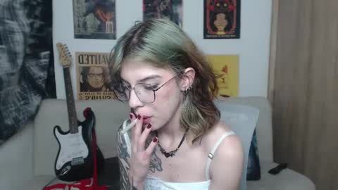 Snapshot of lovely_cass chatting on February 24, 6:38 am Cassie online show from February 24, 6:38 am