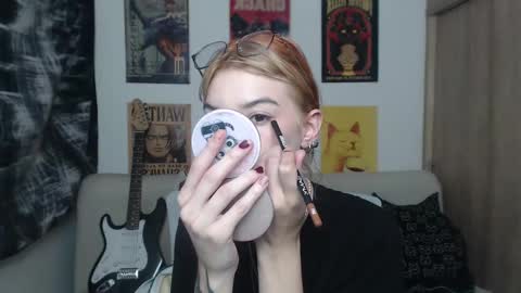 Snapshot of lovely_cass chatting on February 27, 11:48 pm Cassie online show from February 27, 11:48 pm