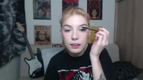 Snapshot of lovely_cass chatting on March 6, 12:00 am Cassie online show from March 6, 12:00 am