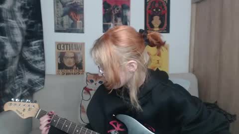 Snapshot of lovely_cass chatting on March 6, 3:02 am Cassie online show from March 6, 3:02 am