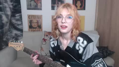 Snapshot of lovely_cass chatting on March 7, 1:53 am Cassie online show from March 7, 1:53 am