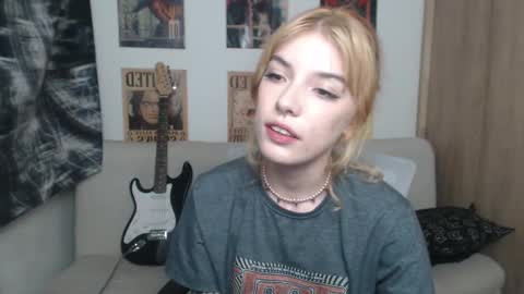 Snapshot of lovely_cass chatting on March 9, 8:18 am Cassie online show from March 9, 8:18 am